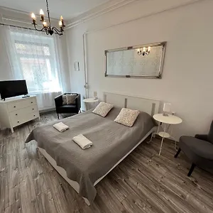 Pacsirta Apartmanhaz Apartment Eger